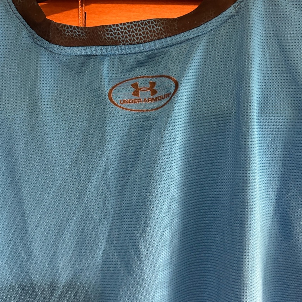 🔥 NWOT Under Armour Black and Blue Long Sleeve Athletic Heatgear Shirt, Medium - Picture 5 of 5